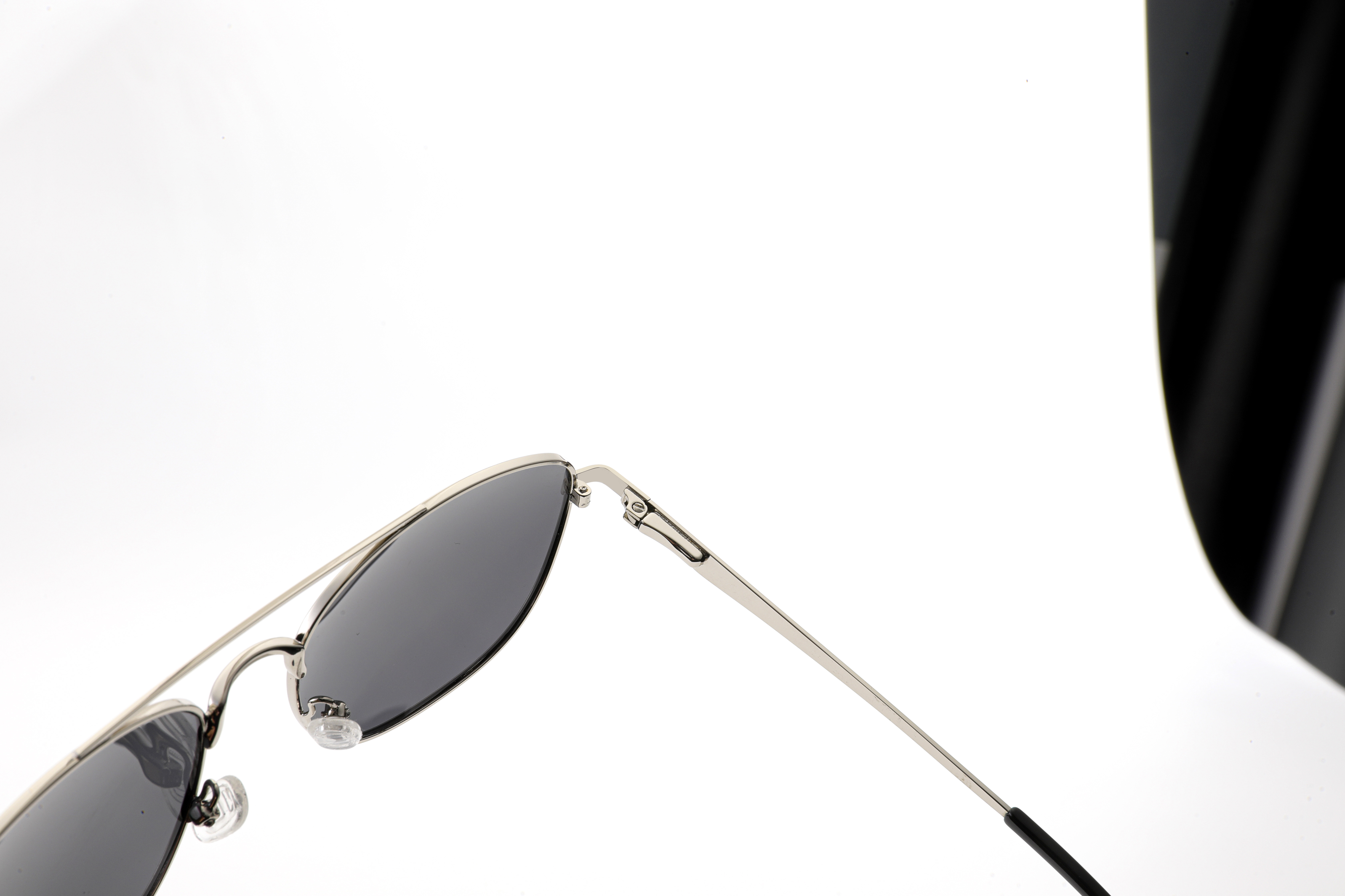 النظارات الشمسية خمر