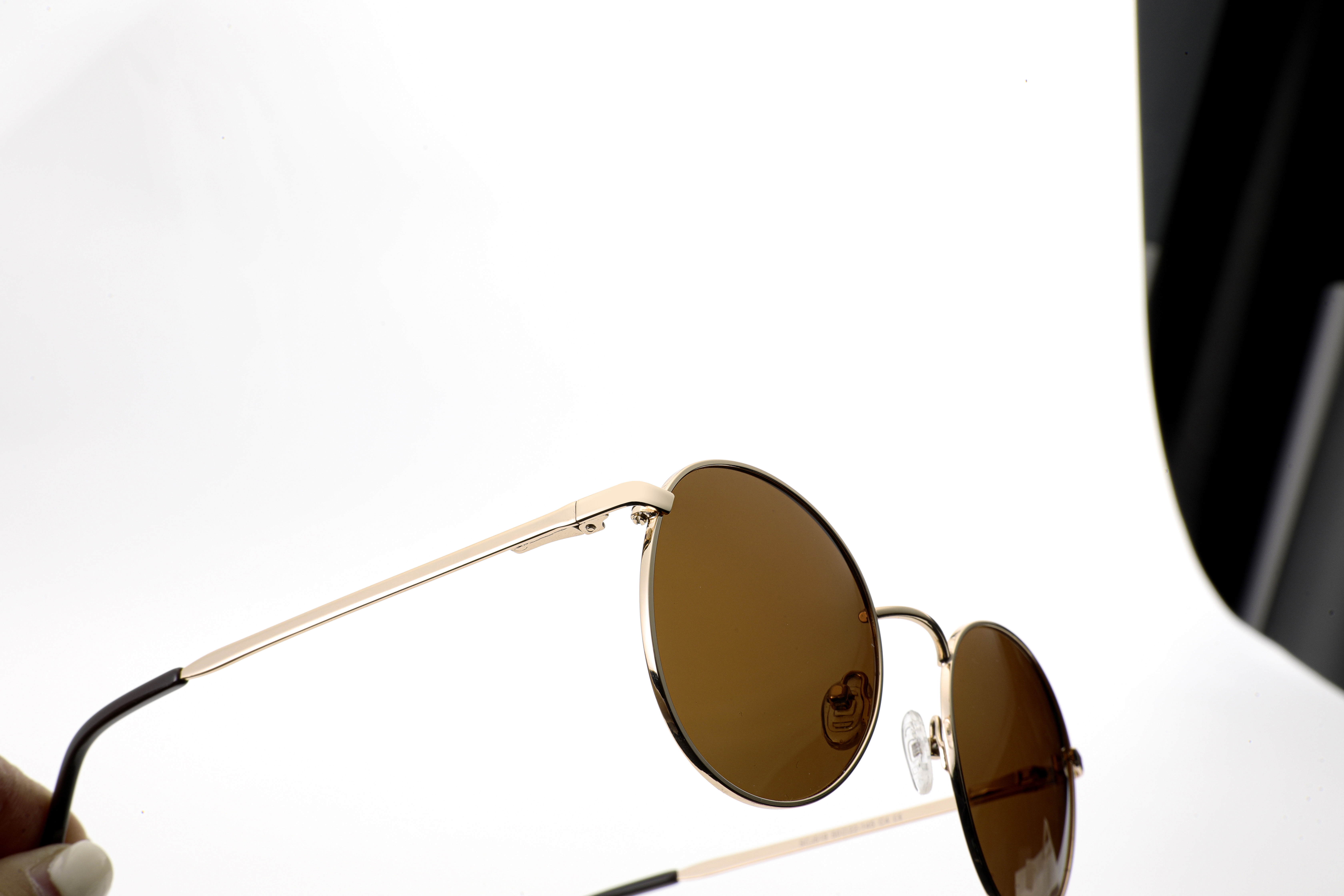 نظارات شمسية معدنية