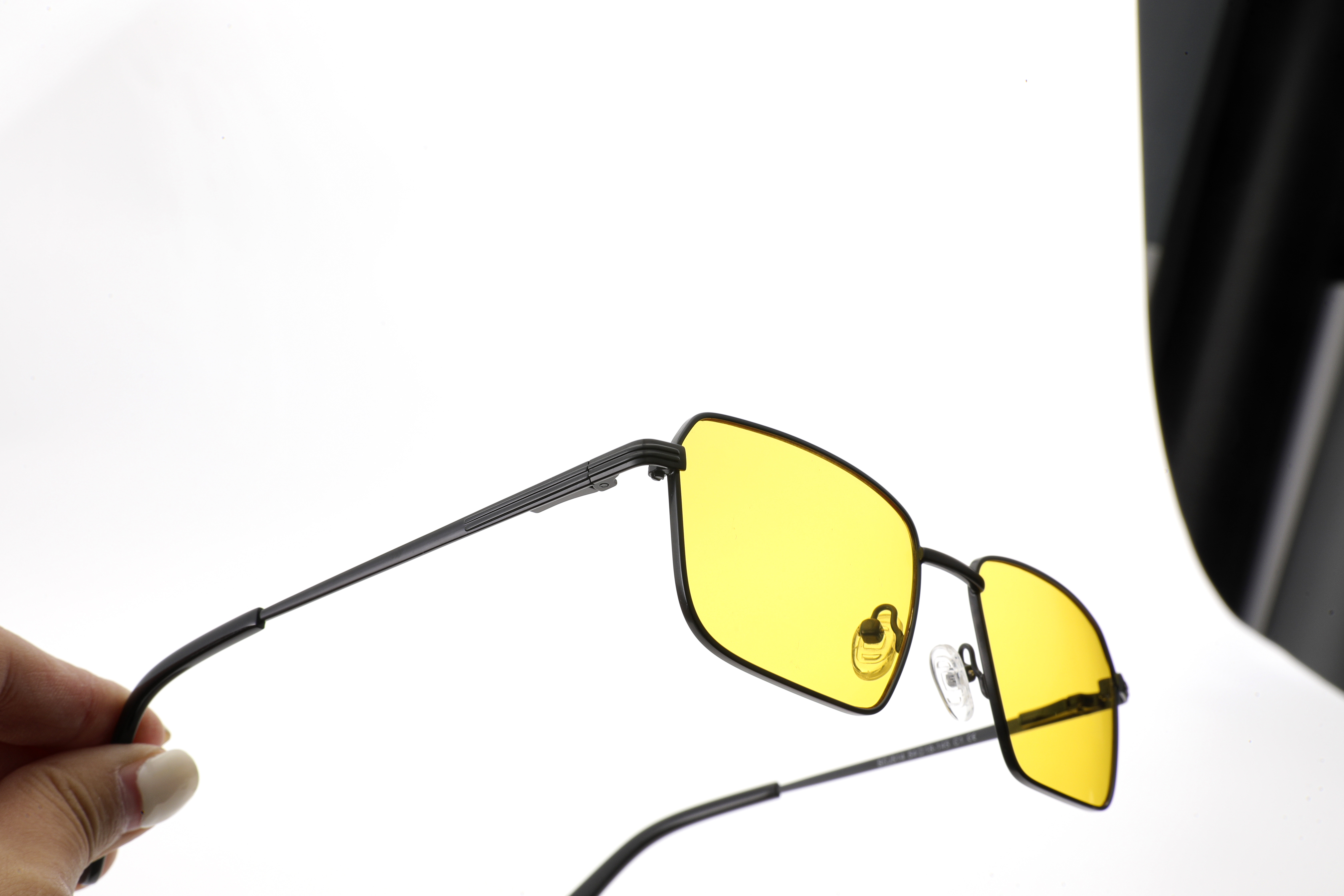 نظارة طبية مستطيلة معدنية